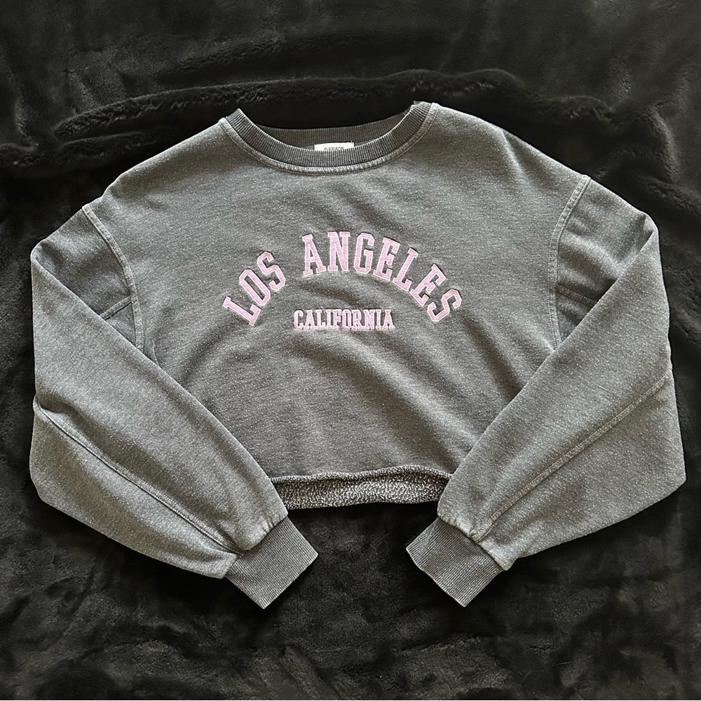 Women’s Garage cropped gray cropped sweatshirt w purple lettering sz medium - Picture 4 of 9